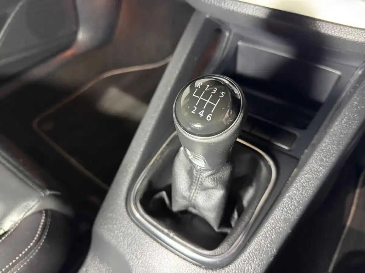 2013-volkswagen-scirocco-20tdi-gt-big-18