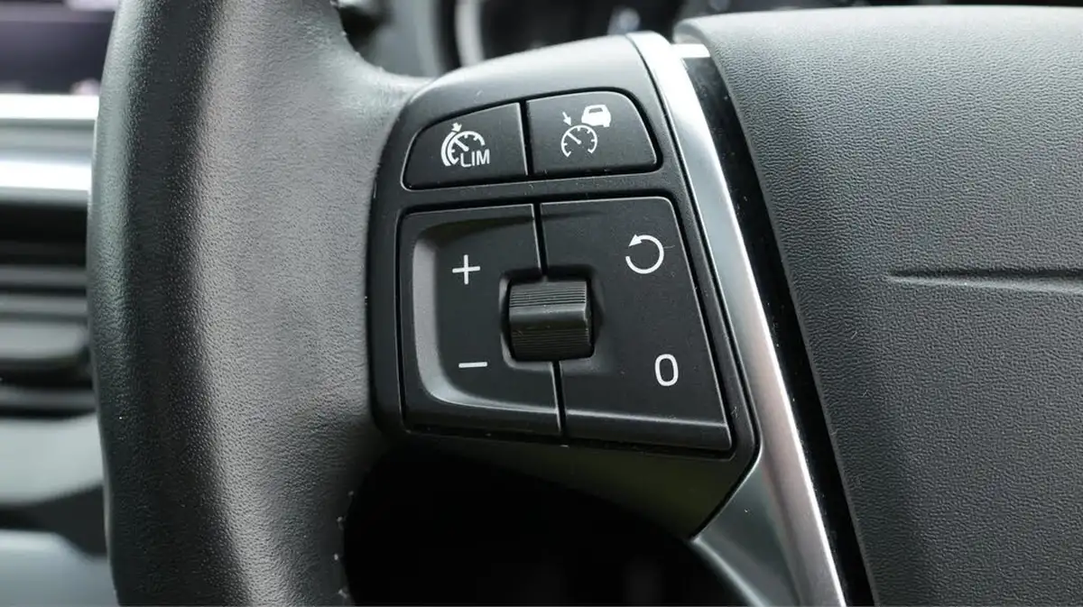 2019-volvo-v40-15-t3-inscription-big-22