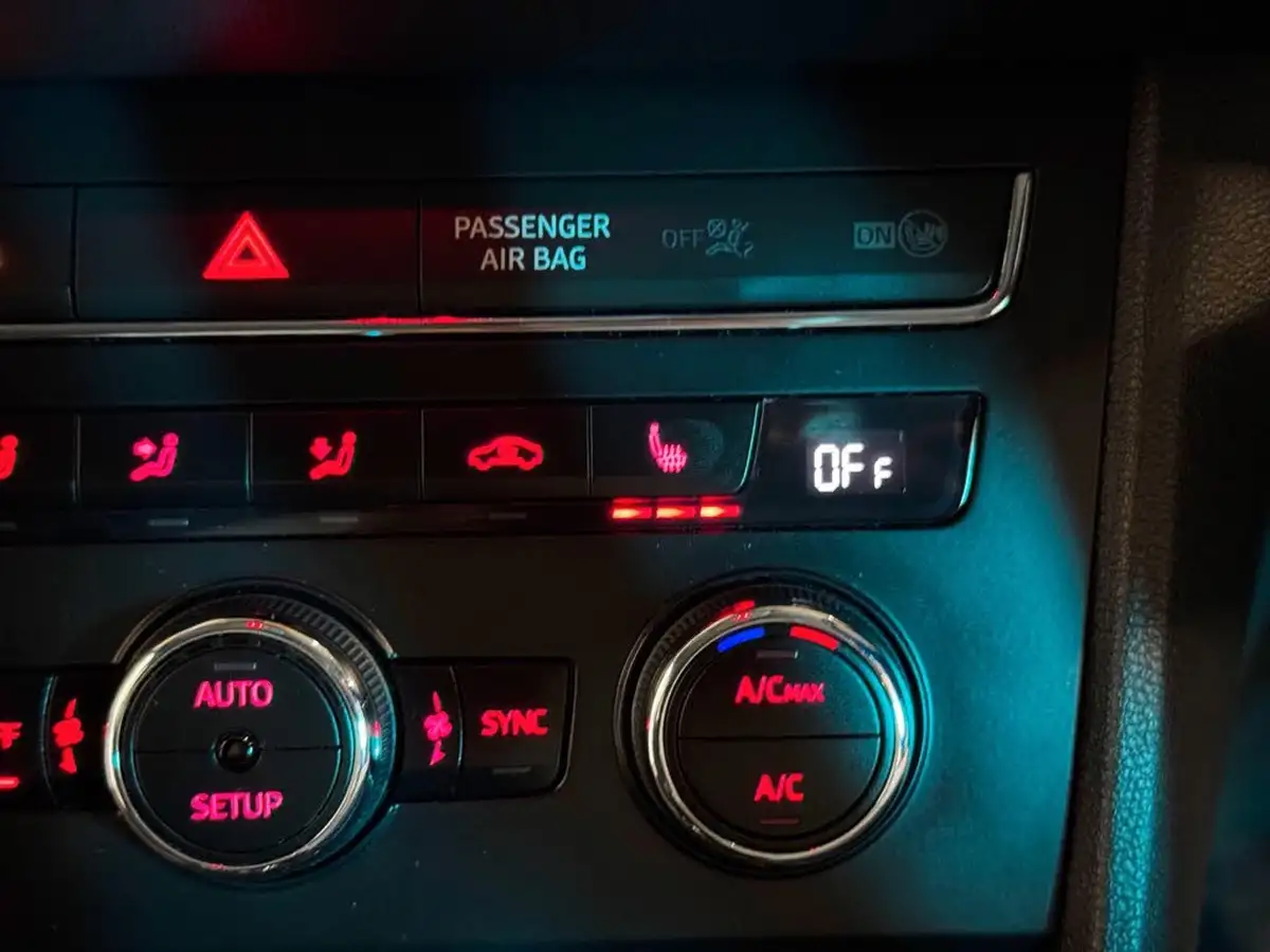 2013-seat-leon-14-fr-tech-pack-ss-sportcoupe-3d-big-21