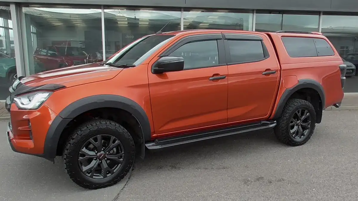 2024-isuzu-d-max-19td-v-cross-steel-edition-auto-big-4