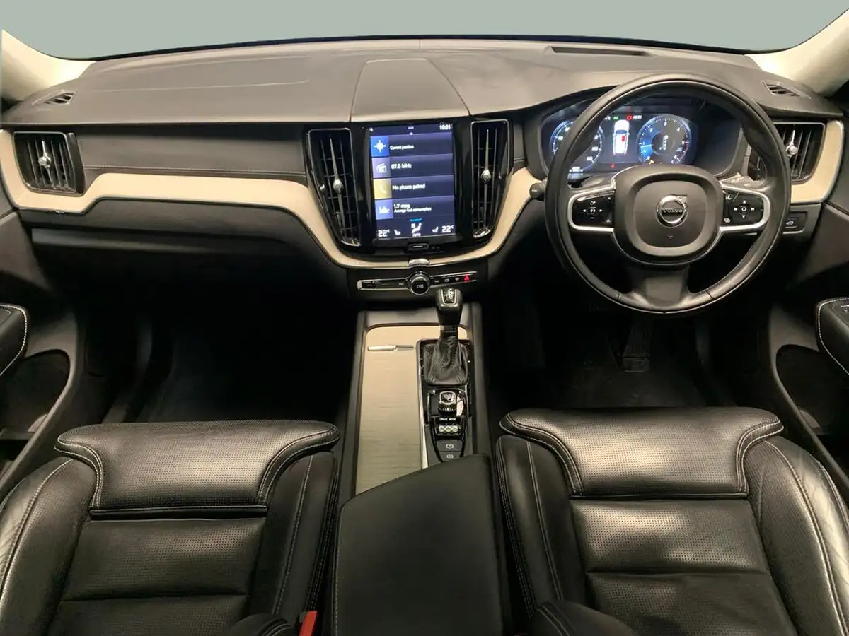 2018-volvo-xc60-20td-d4-inscription-pro-4x4-geartronic-big-10