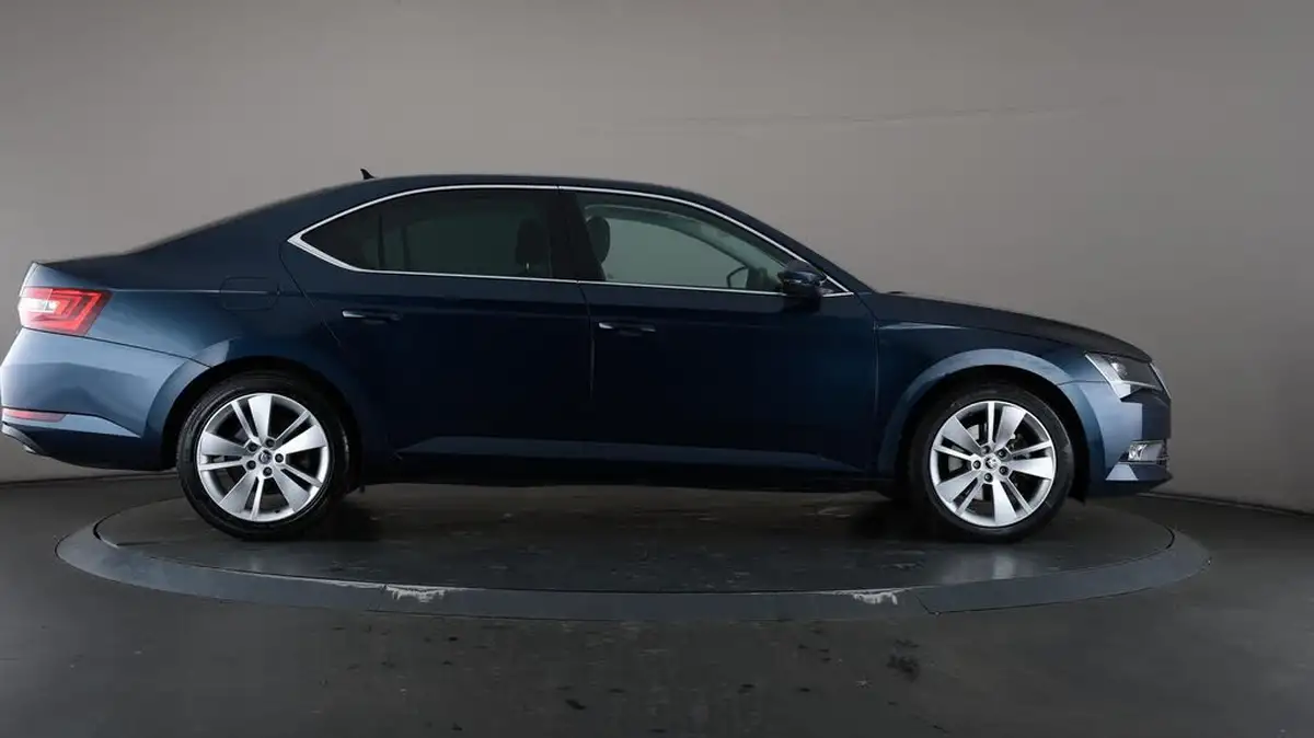 2019-skoda-superb-20tdi-se-l-executive-150ps-hatchback-big-61