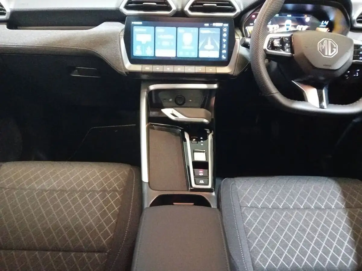 2025-mg-zs-suv-15-se-196ps-hybrid-1498cc-auto-big-9