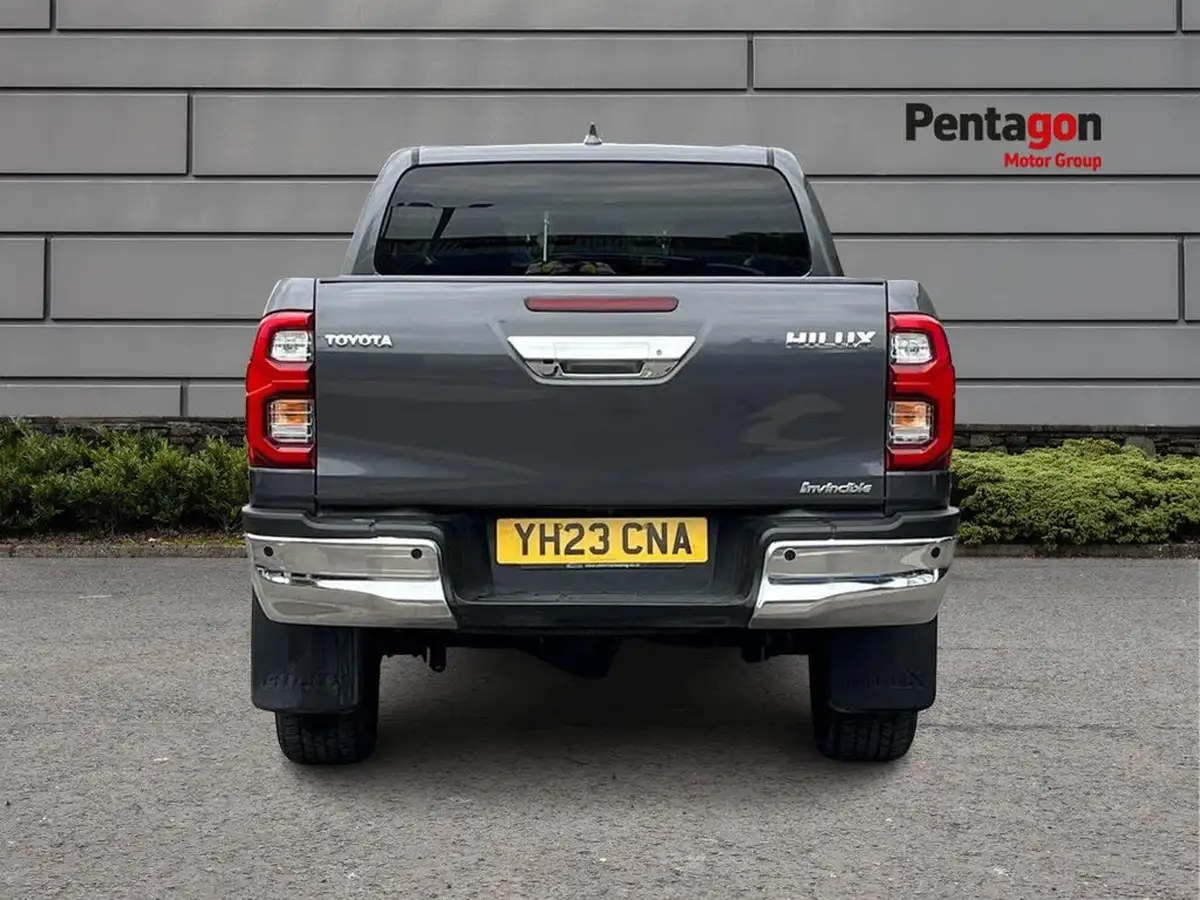 2023-toyota-hi-lux-28d-4d-invincible-2754cc-auto-big-16