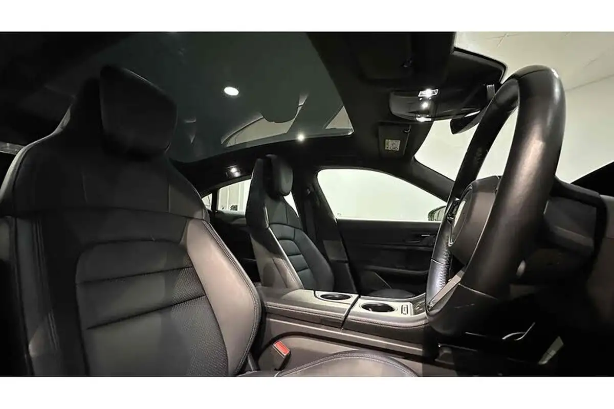 2022-porsche-taycan-e-turbo-big-44