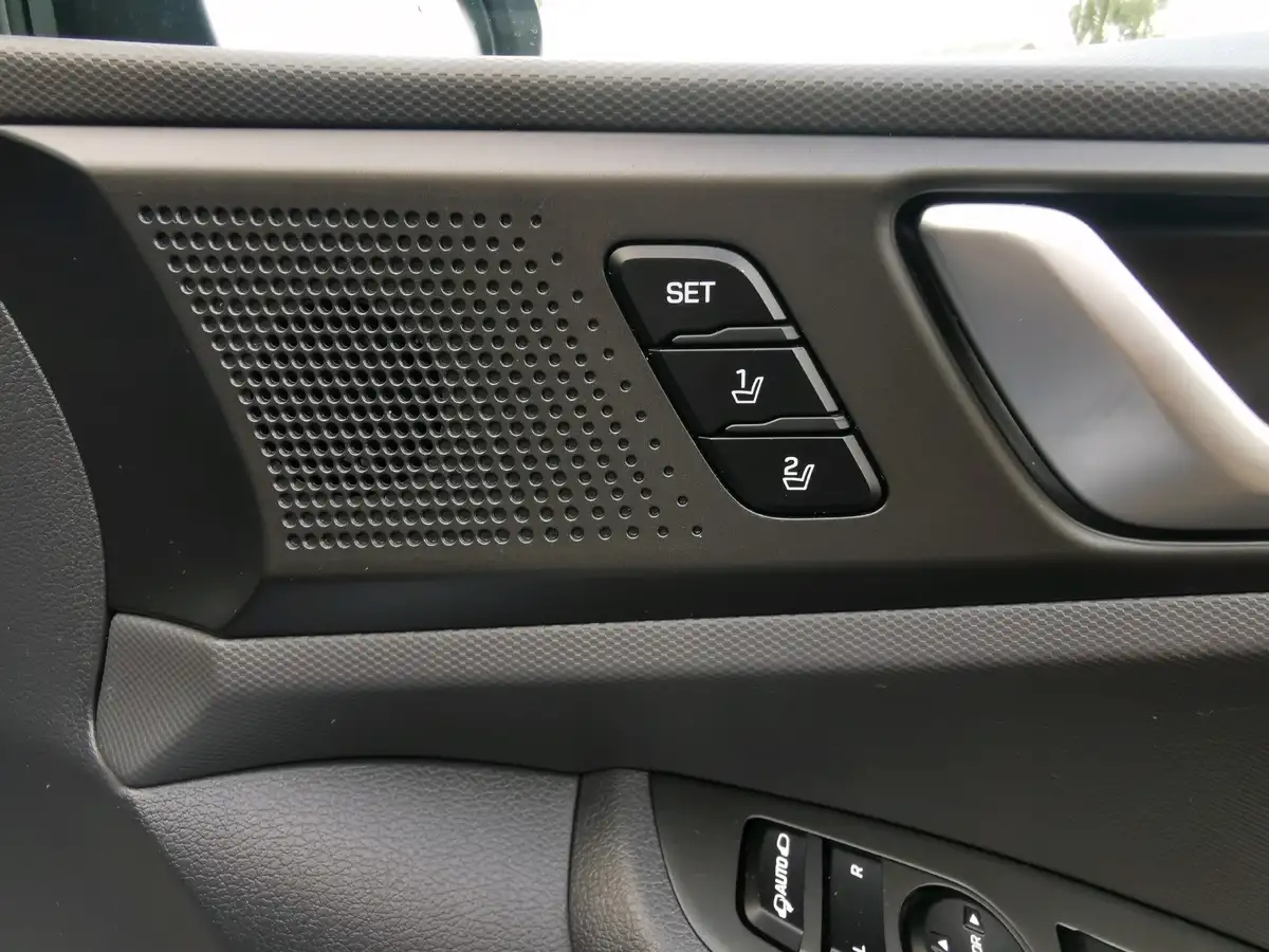 2019-hyundai-ioniq-e-premium-se-electric-88kw-big-5