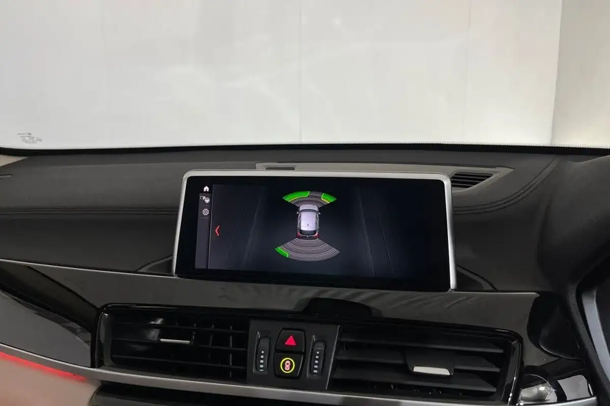 2021-bmw-x1-15-sdrive18i-xline-big-19
