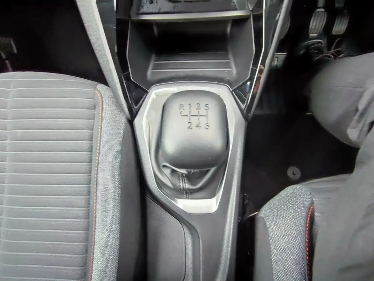 2022-peugeot-2008-suv-12-puretech-active-premium-big-19