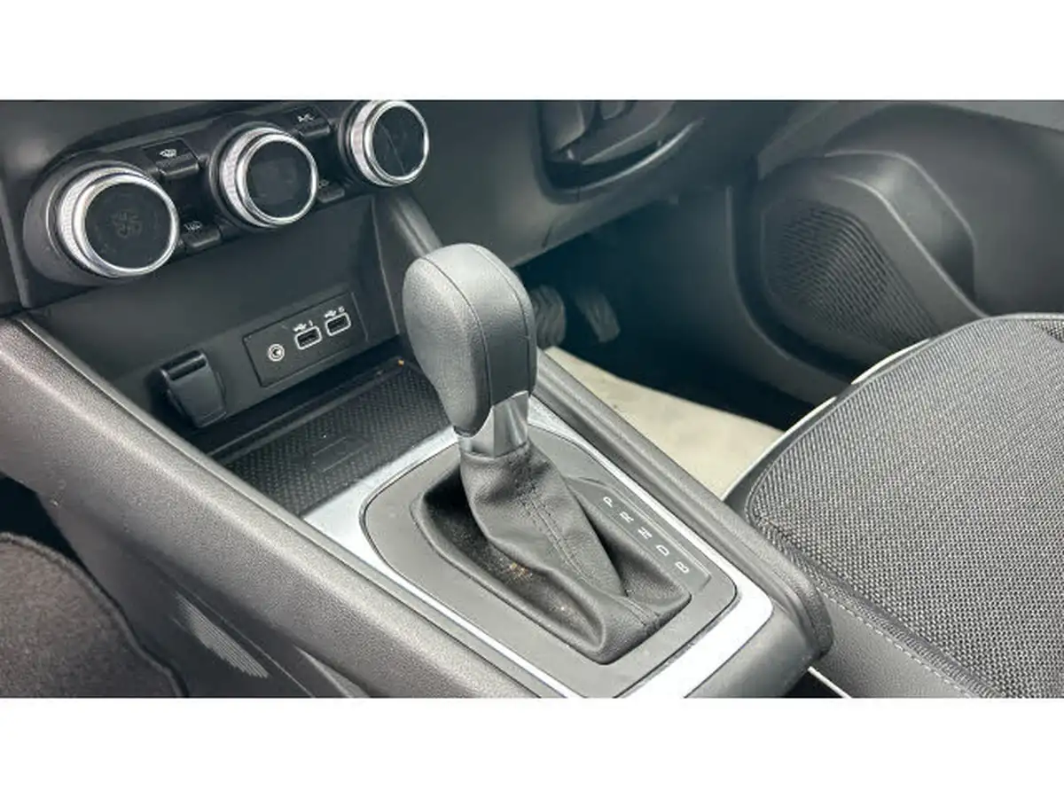 2024-renault-captur-16-techno-145ps-full-big-12