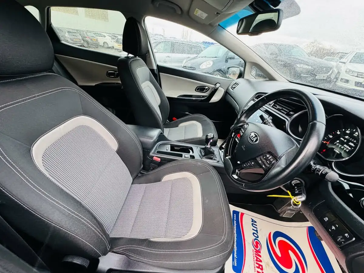 2017-kia-ceed-16crdi-3-hatchback-big-27
