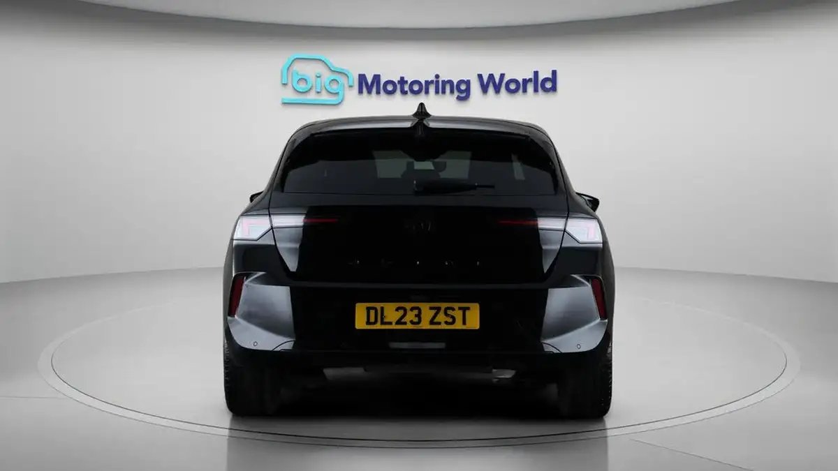 2023-vauxhall-astra-12-turbo-gs-hatchback-big-5