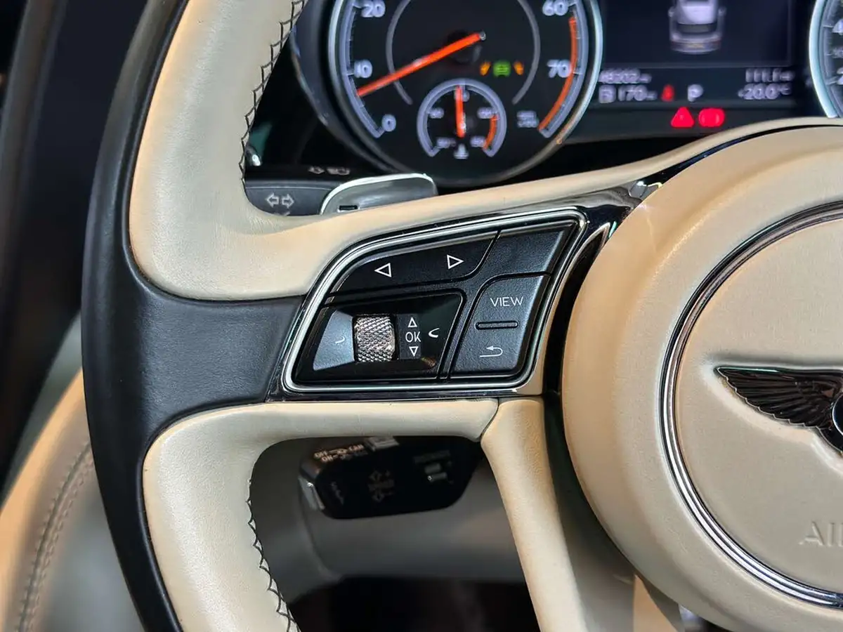 2016-bentley-bentayga-60-w12-big-31