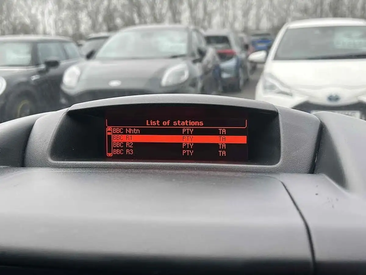 2017-peugeot-partner-big-26