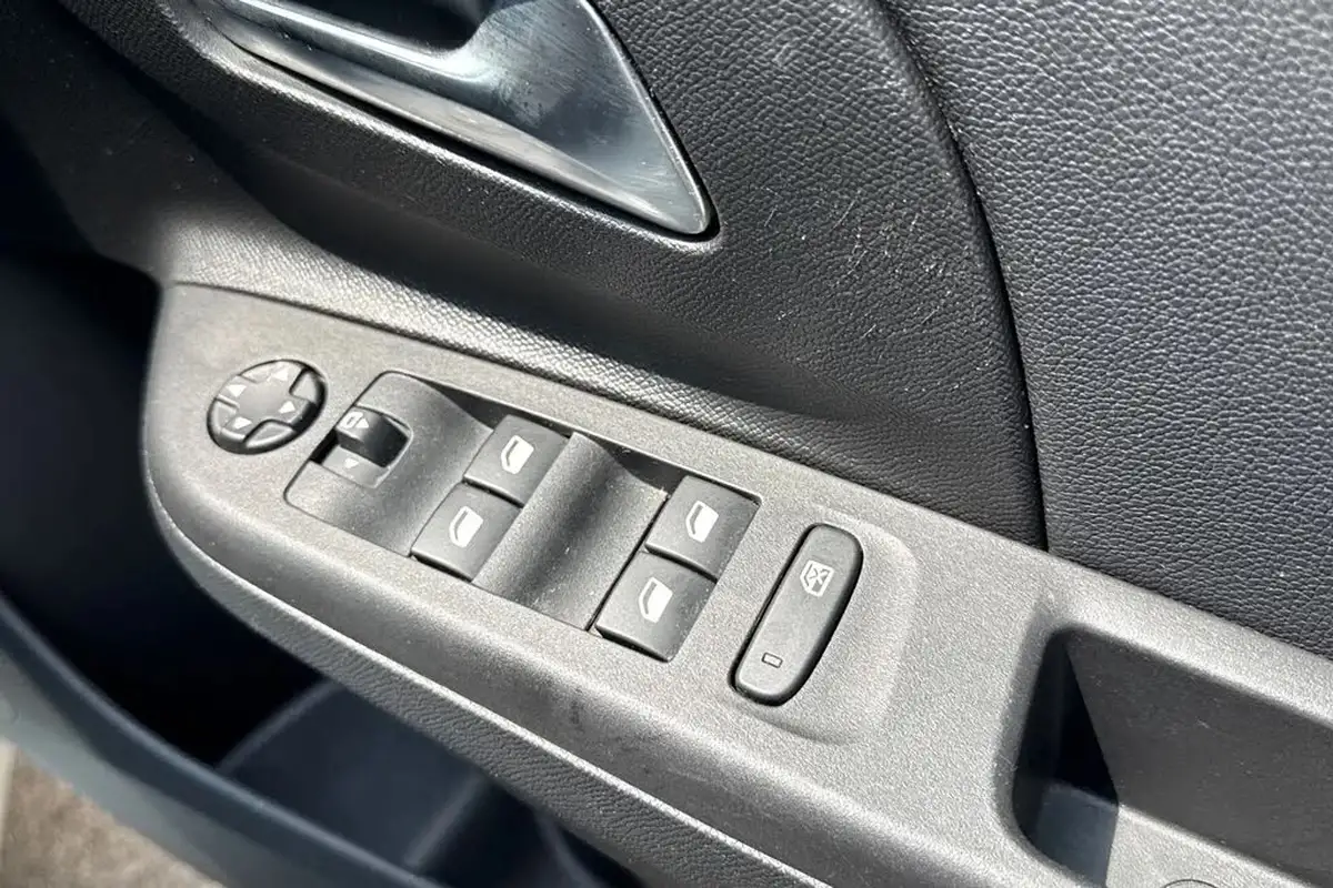 2022-vauxhall-corsa-12-turbo-elite-edition-big-39