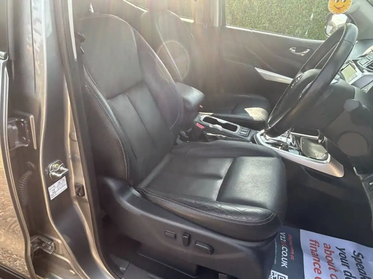 2019-nissan-navara-23dci-tt-tekna-8-navileather-auto-big-30