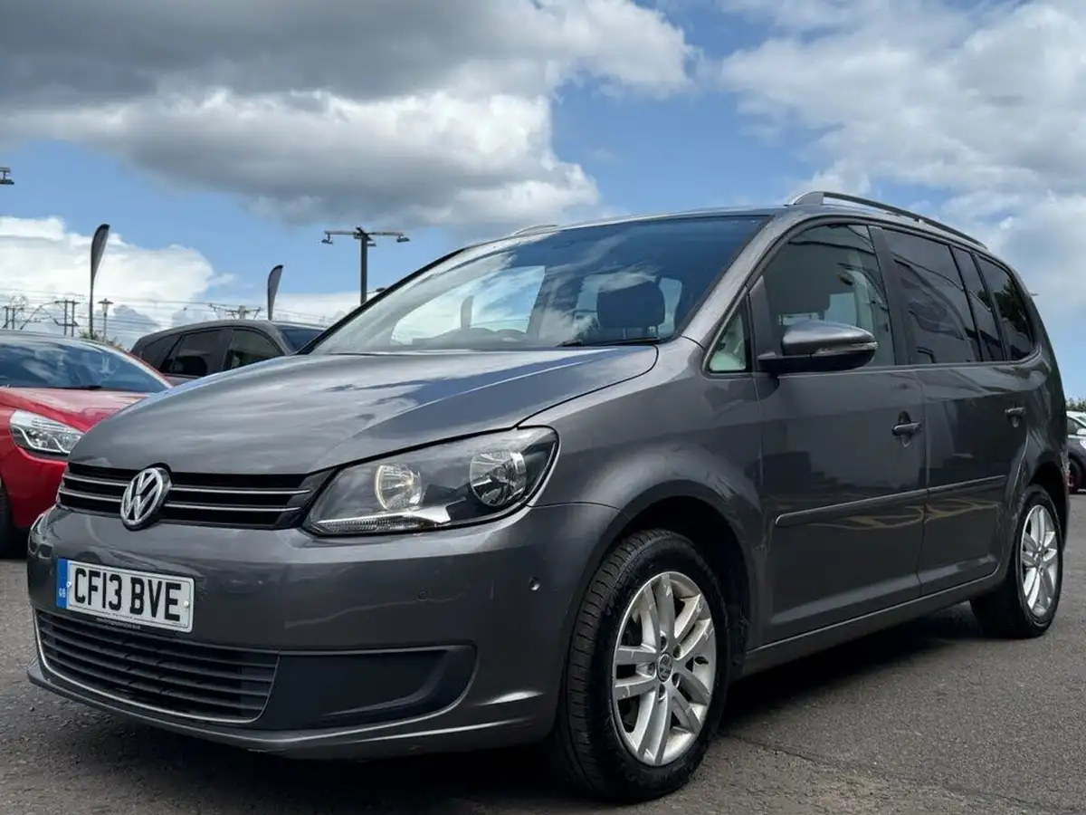 2013-volkswagen-touran-16td-se-big-0
