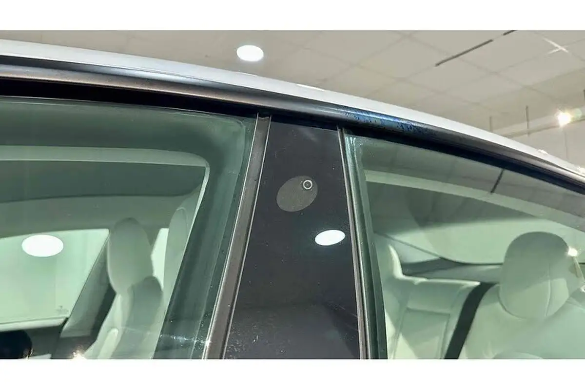 2020-tesla-model-3-e-long-range-big-18