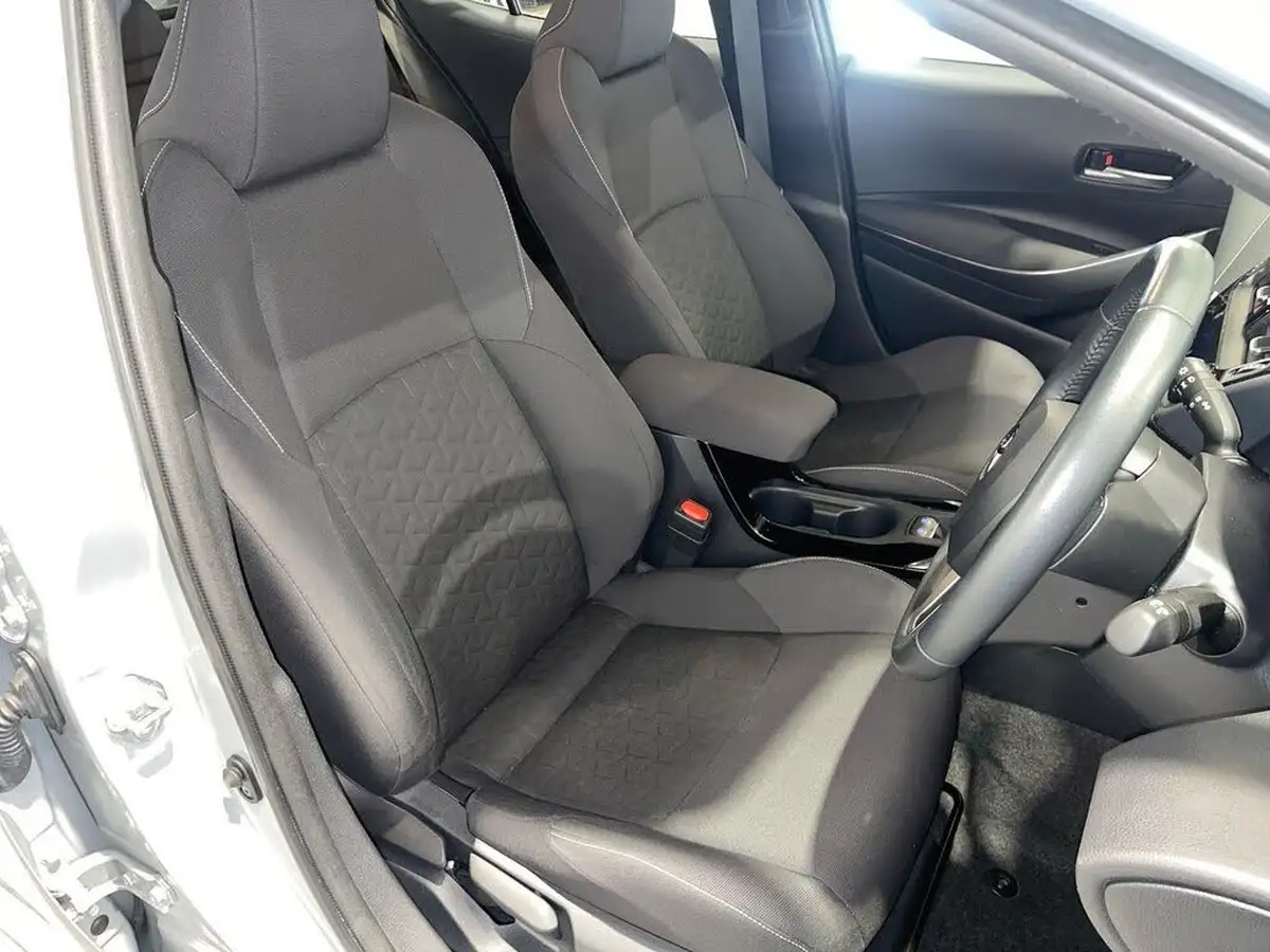 2022-toyota-corolla-18-vvt-i-icon-tech-trk-hatchback-5d-big-4