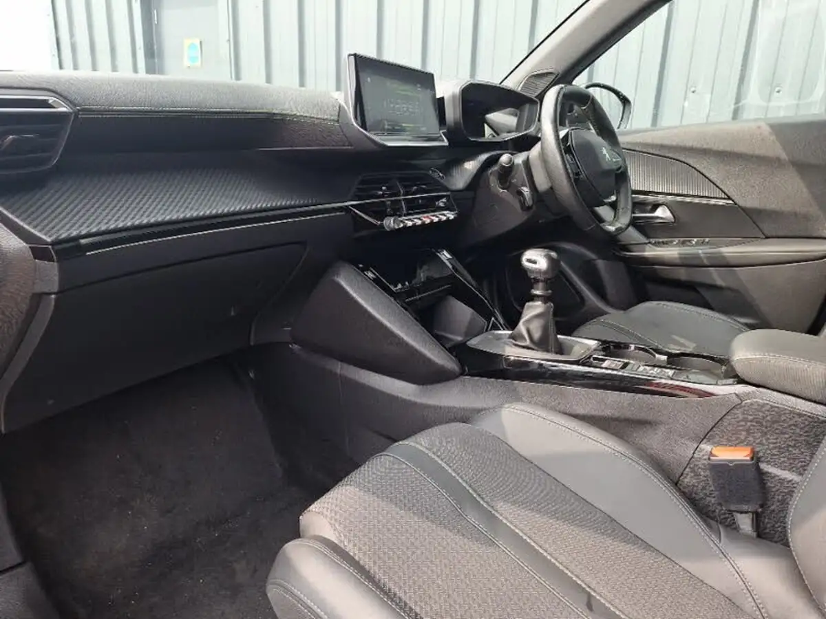 2021-peugeot-2008-suv-12-puretech-gt-big-4