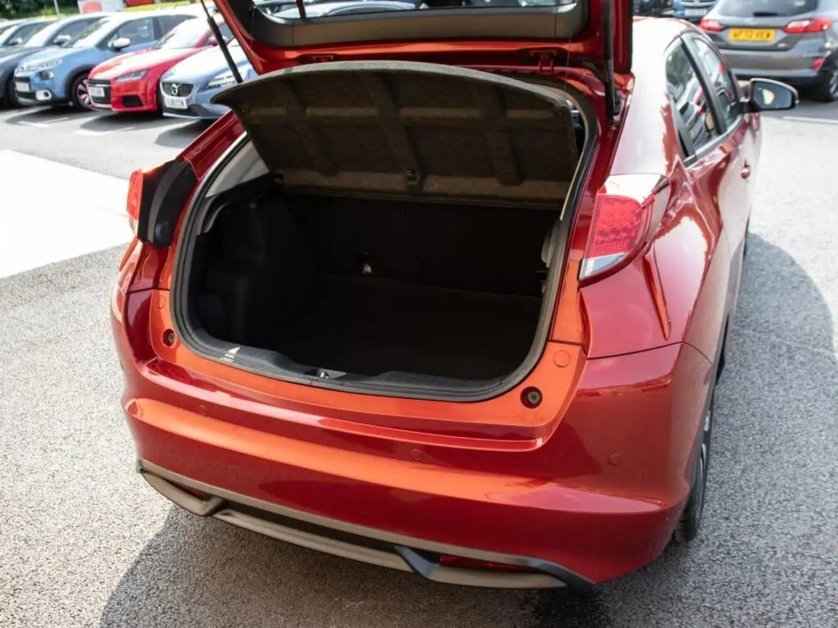 2014-honda-civic-18-se-plus-hatchback-auto-big-31