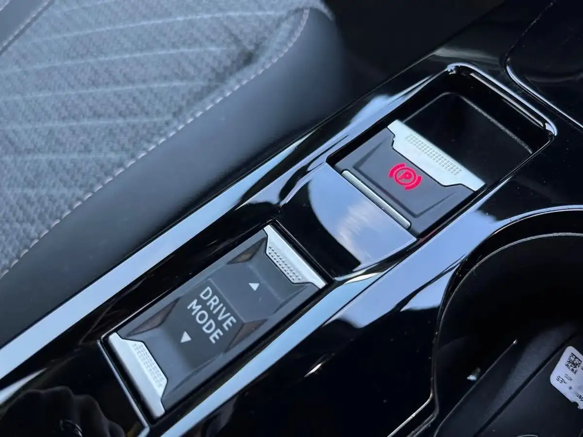 2024-peugeot-2008-suv-e-allure-136ps-50kwh-big-37