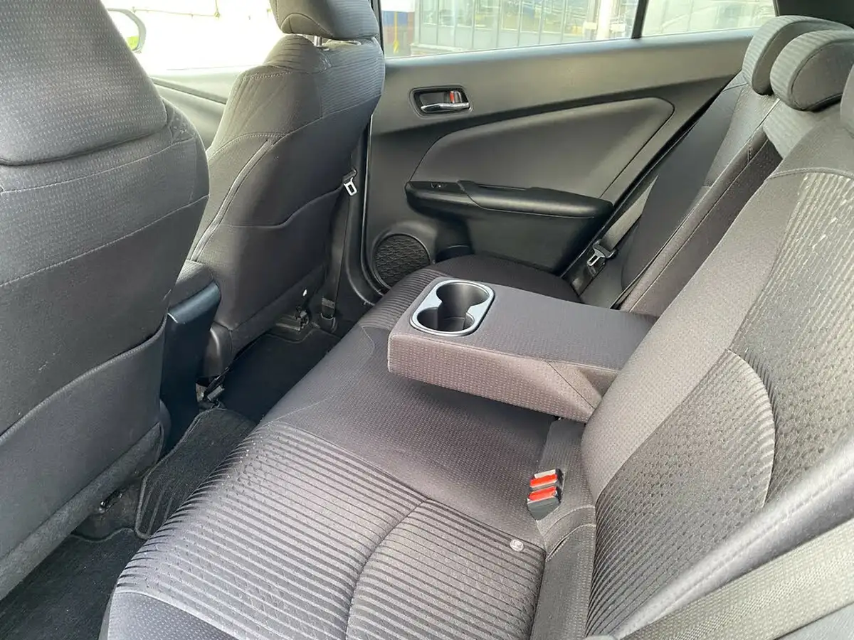 2018-toyota-prius-hybrid-big-28