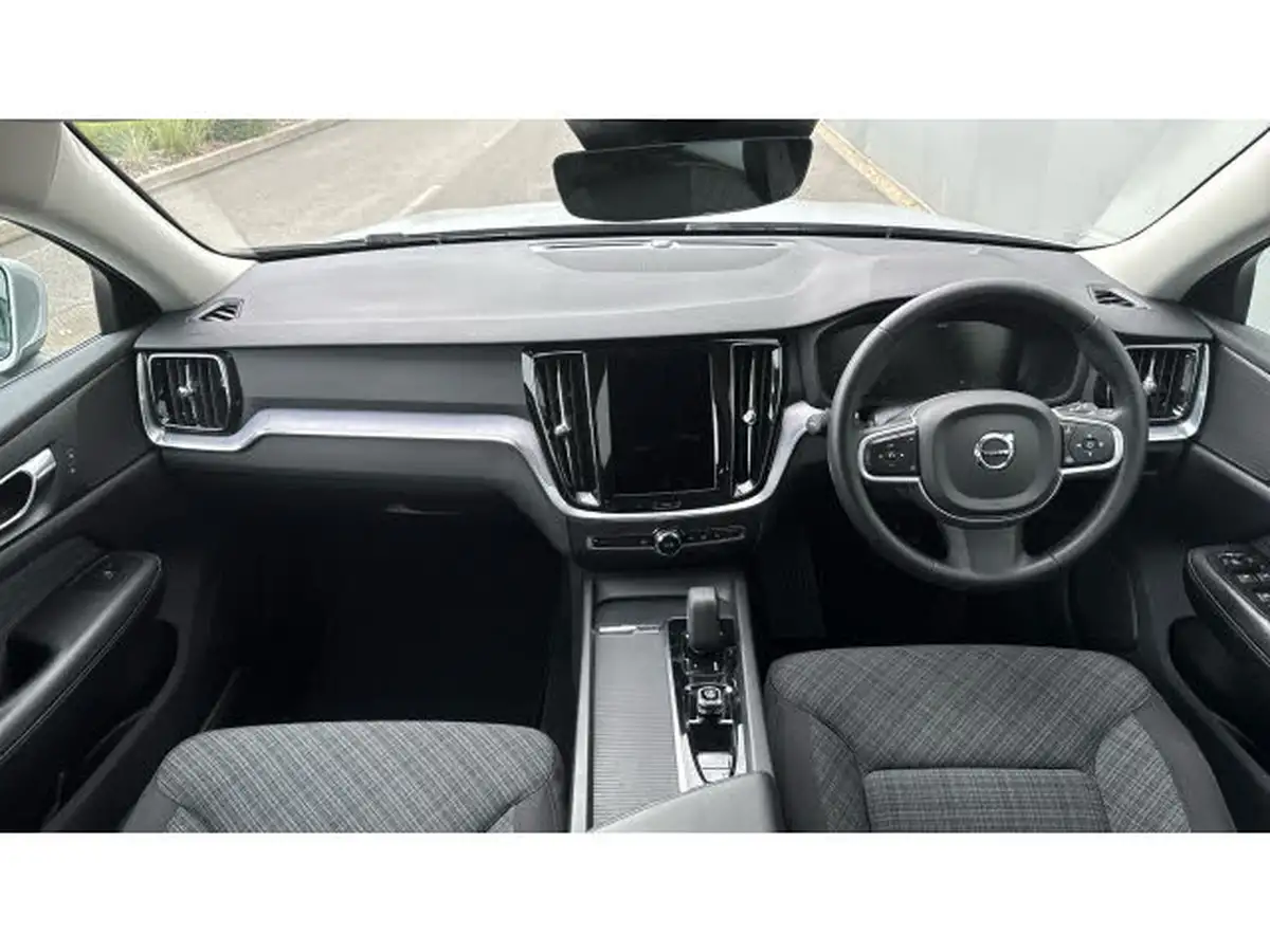 2021-volvo-v60-20-b3-momentum-161bhp-big-19