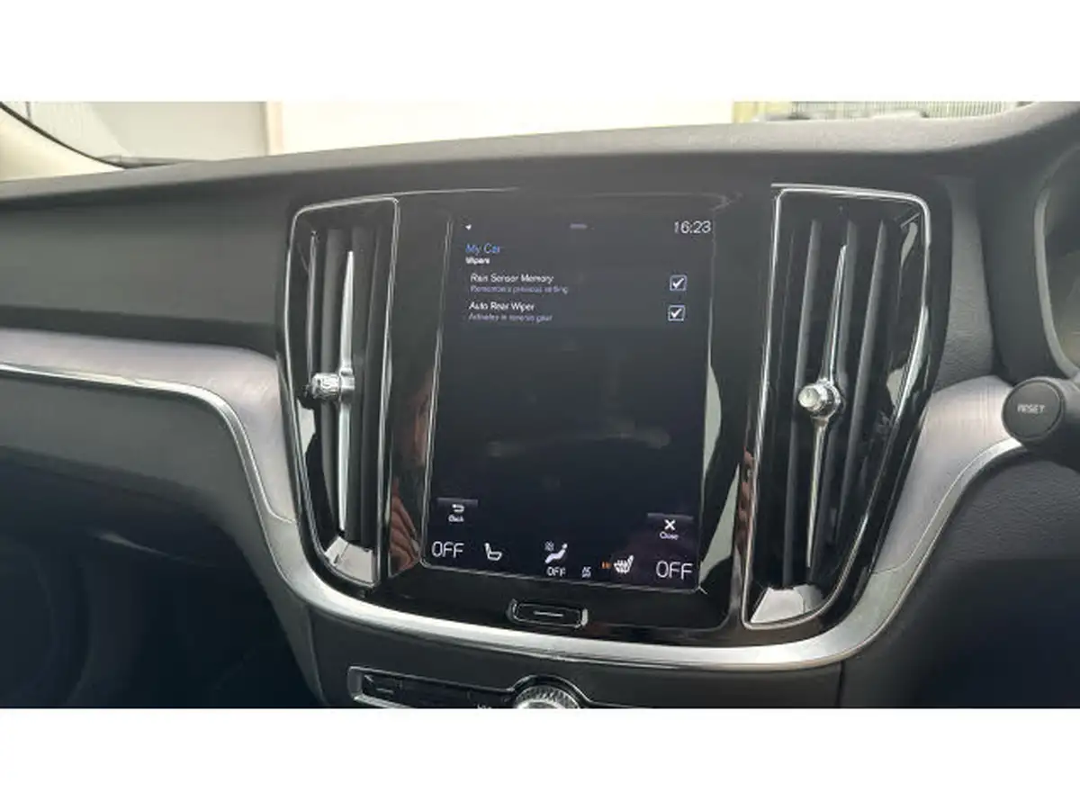 2021-volvo-v60-20-b3-momentum-161bhp-big-43
