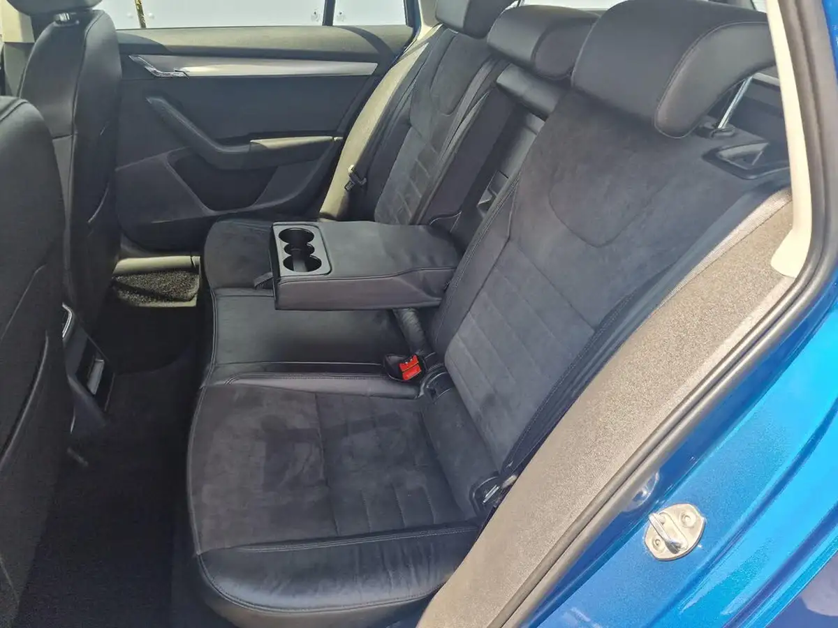 2015-skoda-octavia-20tdi-se-l-estate-big-62