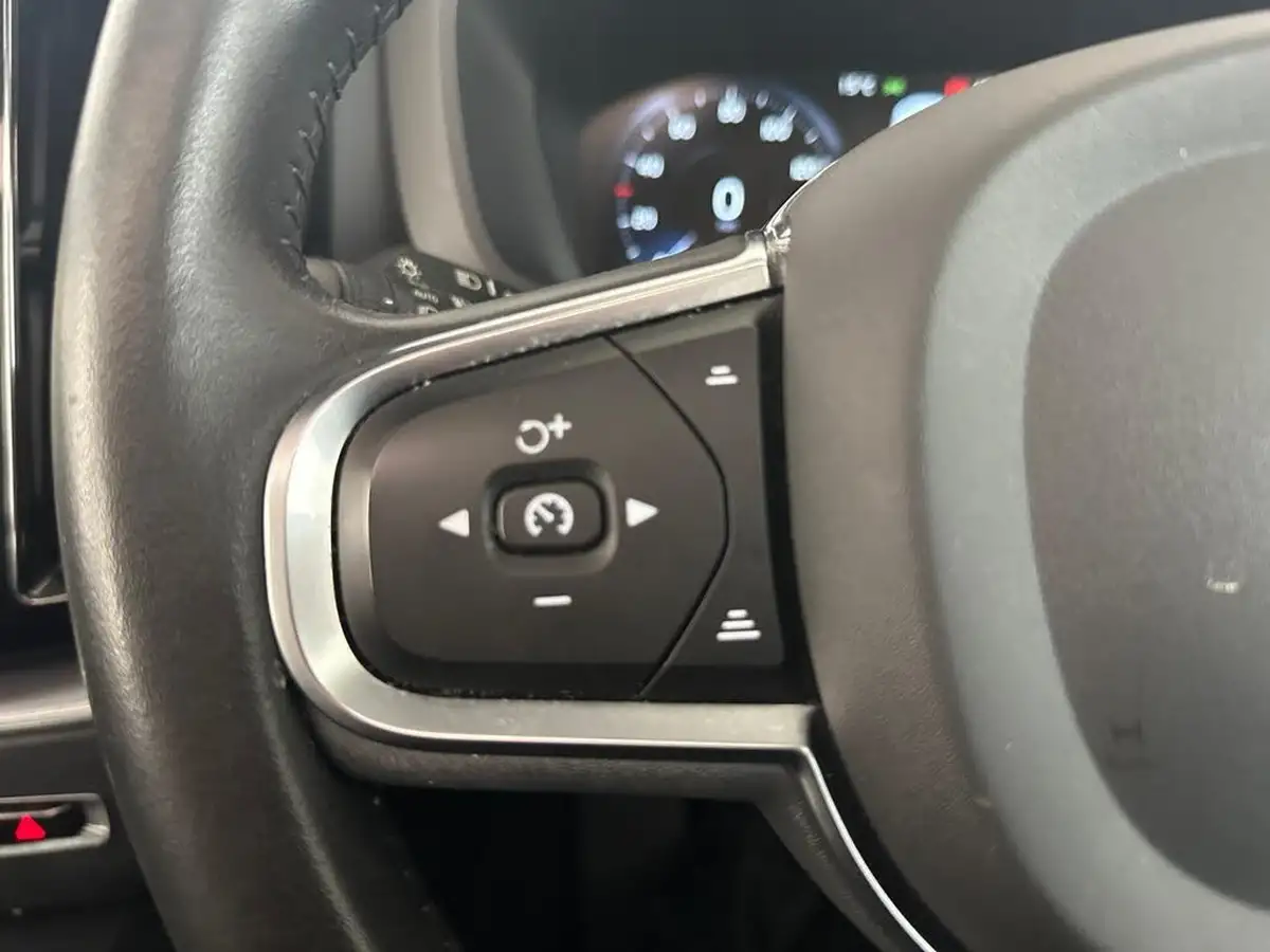 2021-volvo-xc60-20-t6-inscription-expression-340bhp-big-30