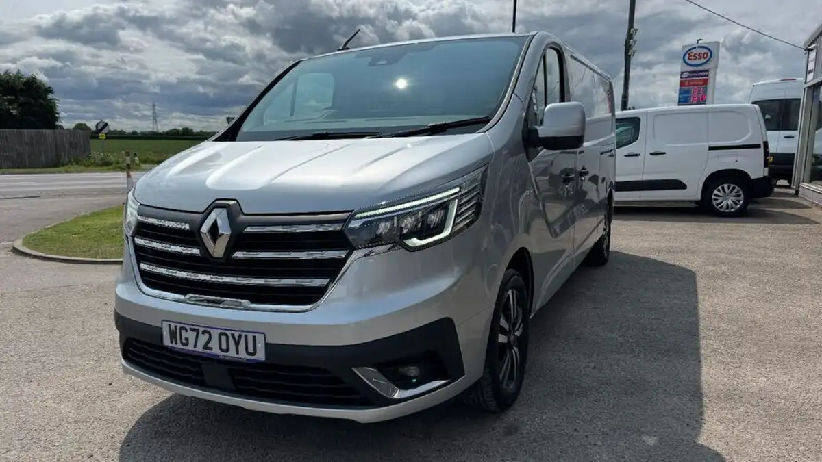 2023-renault-trafic-20dci-ll30-150-sport-panel-big-10