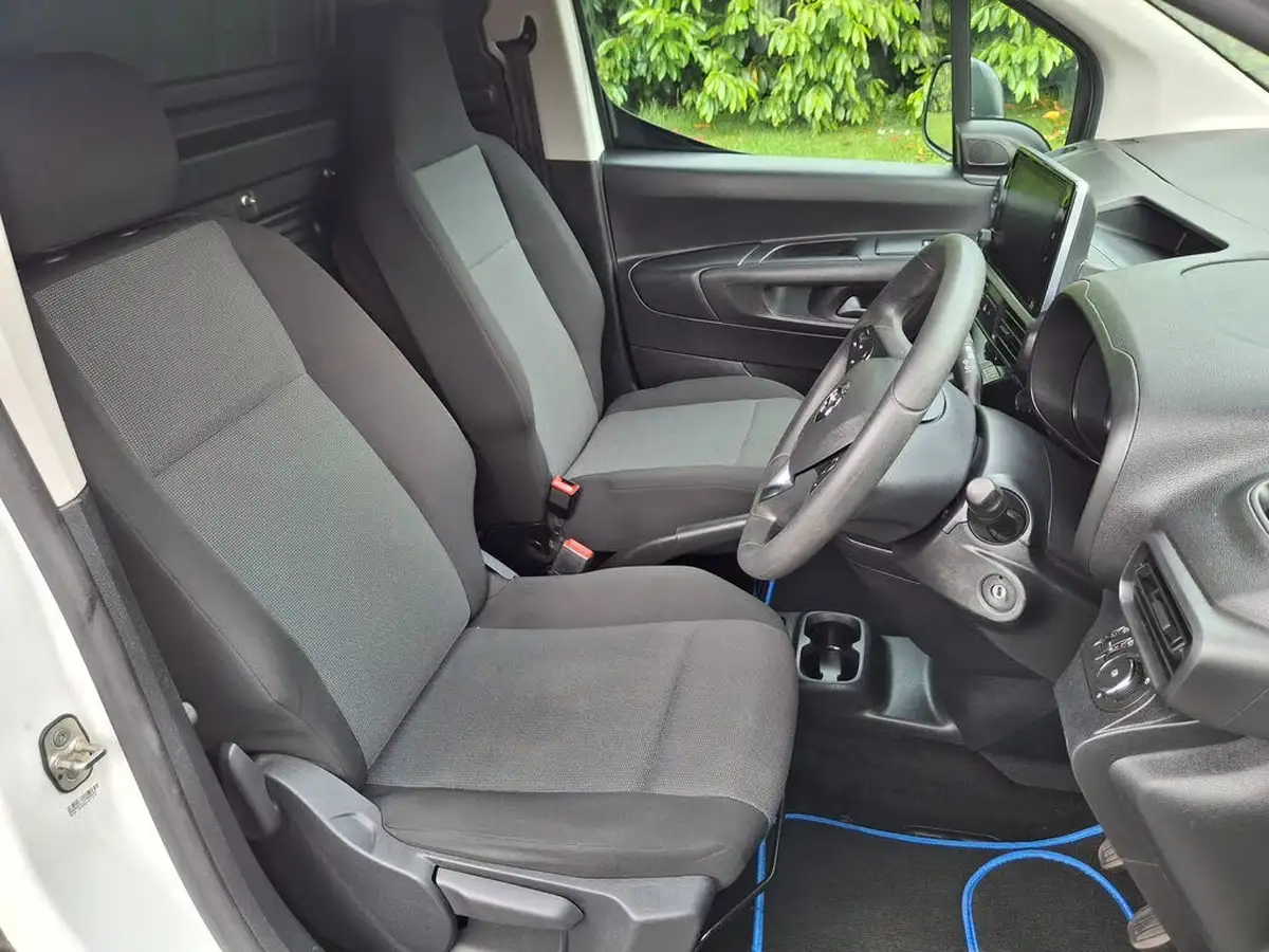 2022-vauxhall-combo-15cdti-dynamic-2300-100pseu6dt-l2h1-panel-big-20