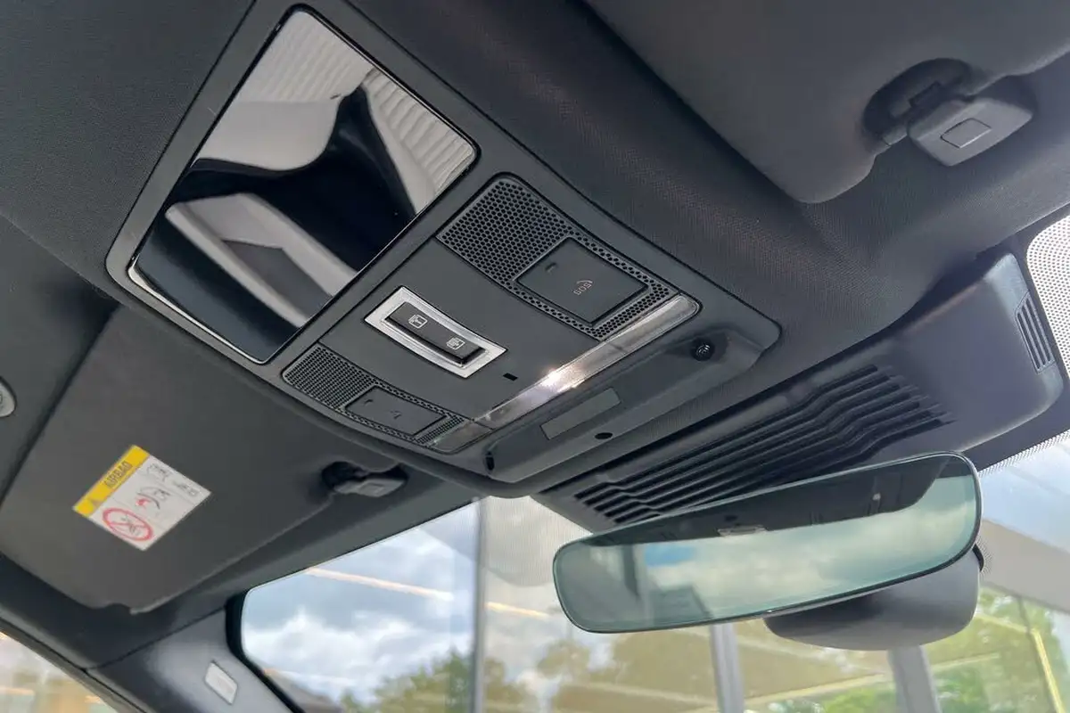 2022-land-rover-discovery-sport-15-p300e-r-dynamic-se-big-40