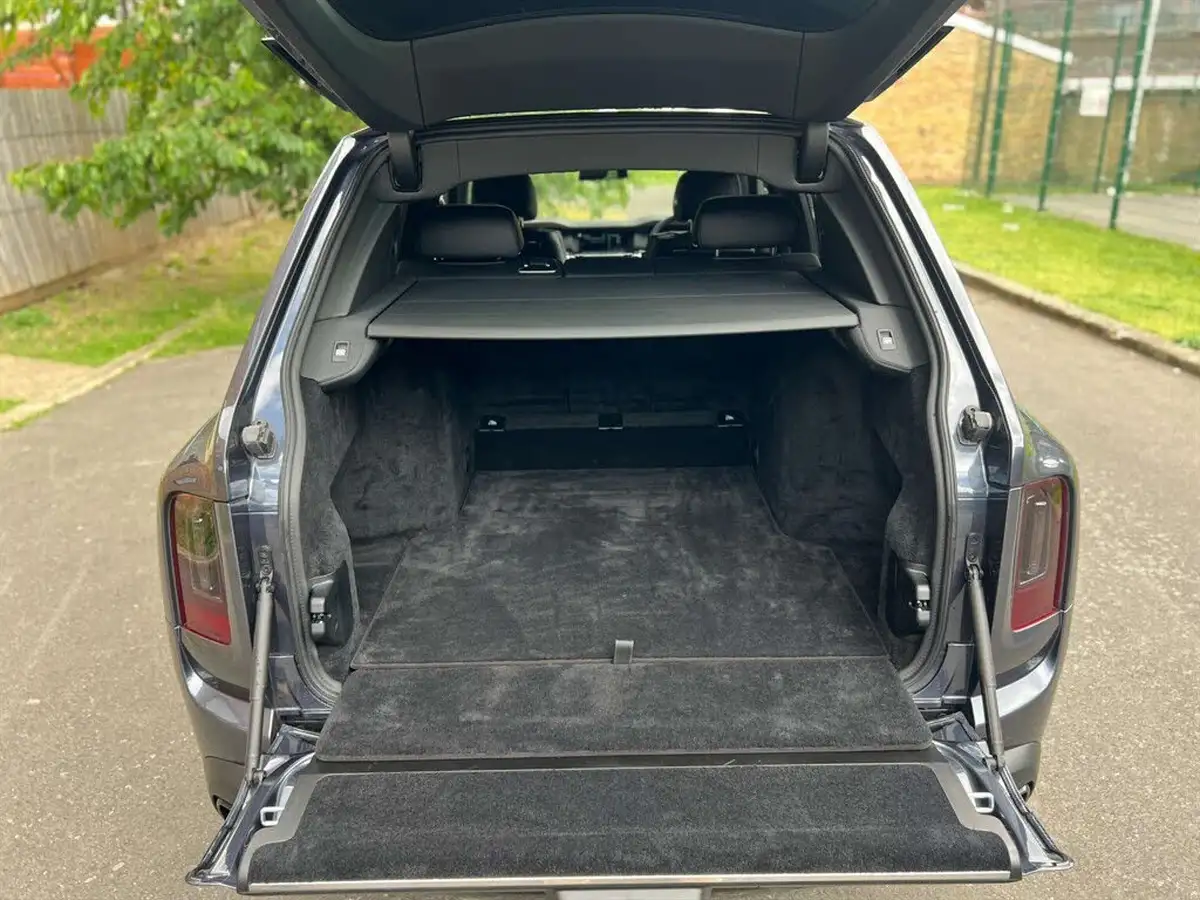 2022-rolls-royce-cullinan-675-big-32