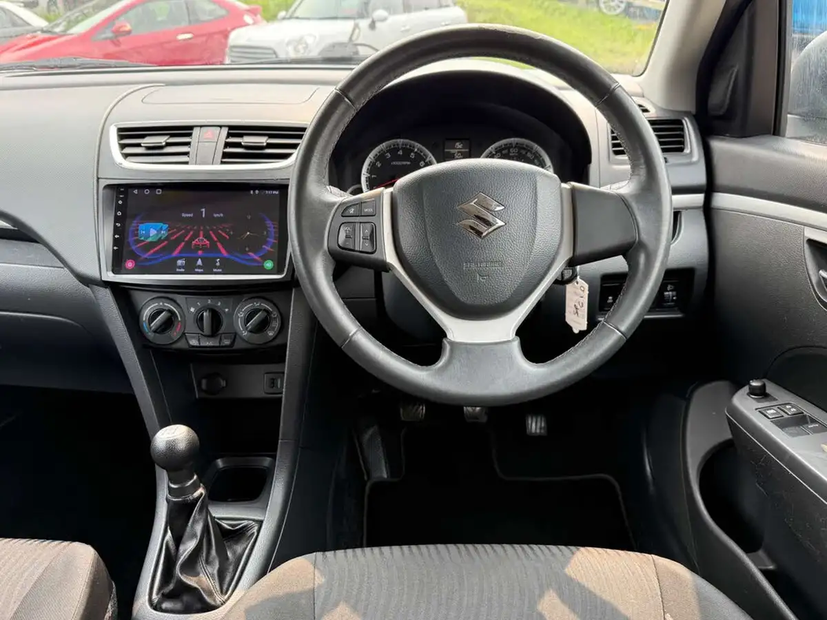 2011-suzuki-swift-12-sz3-3d-big-32