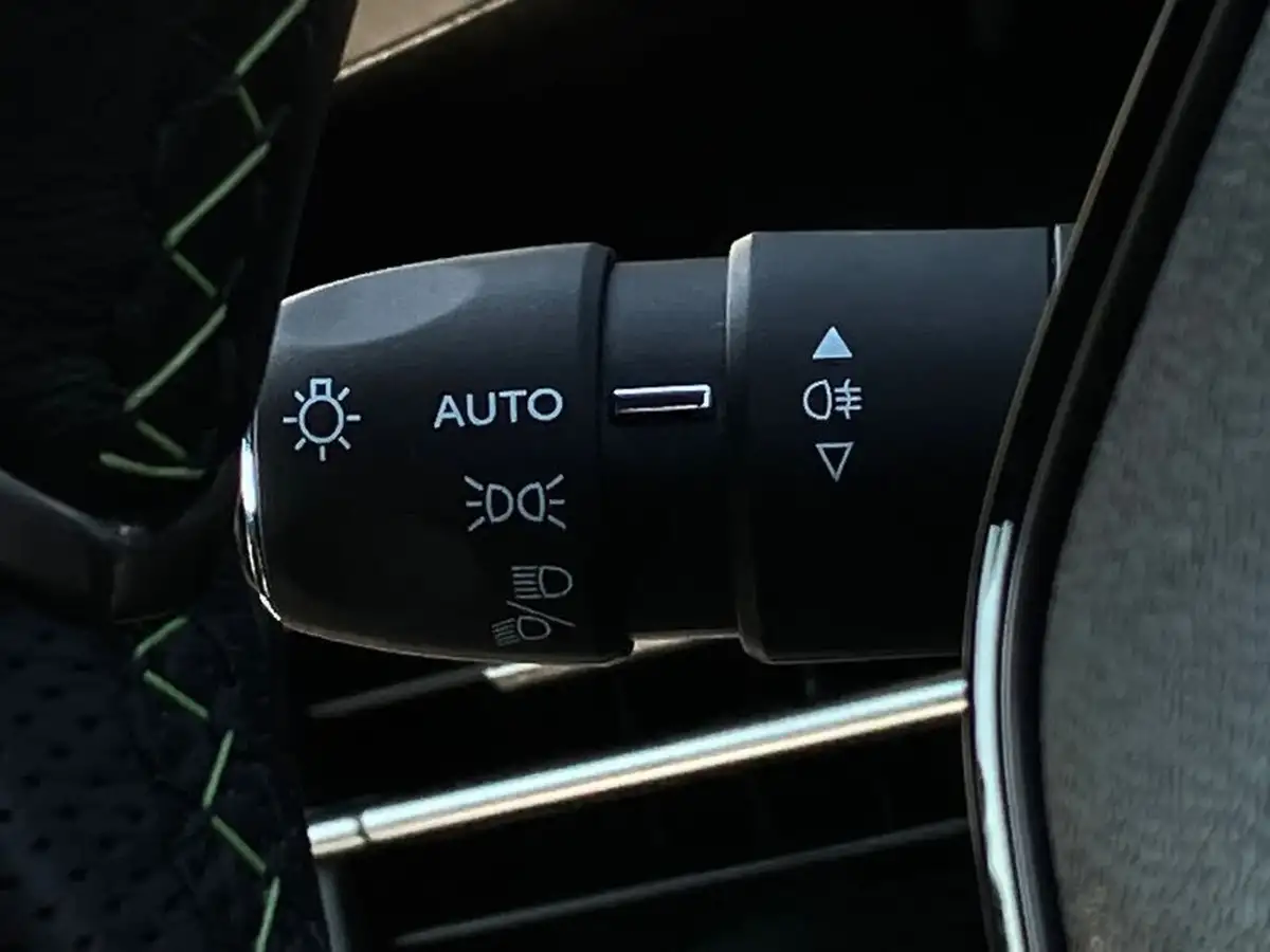 2024-peugeot-2008-suv-e-gt-136ps-50kwh-big-38