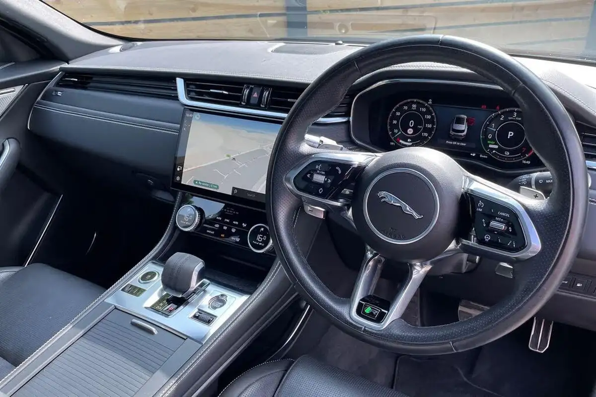 2022-jaguar-f-pace-20-p400e-r-dynamic-hse-big-27