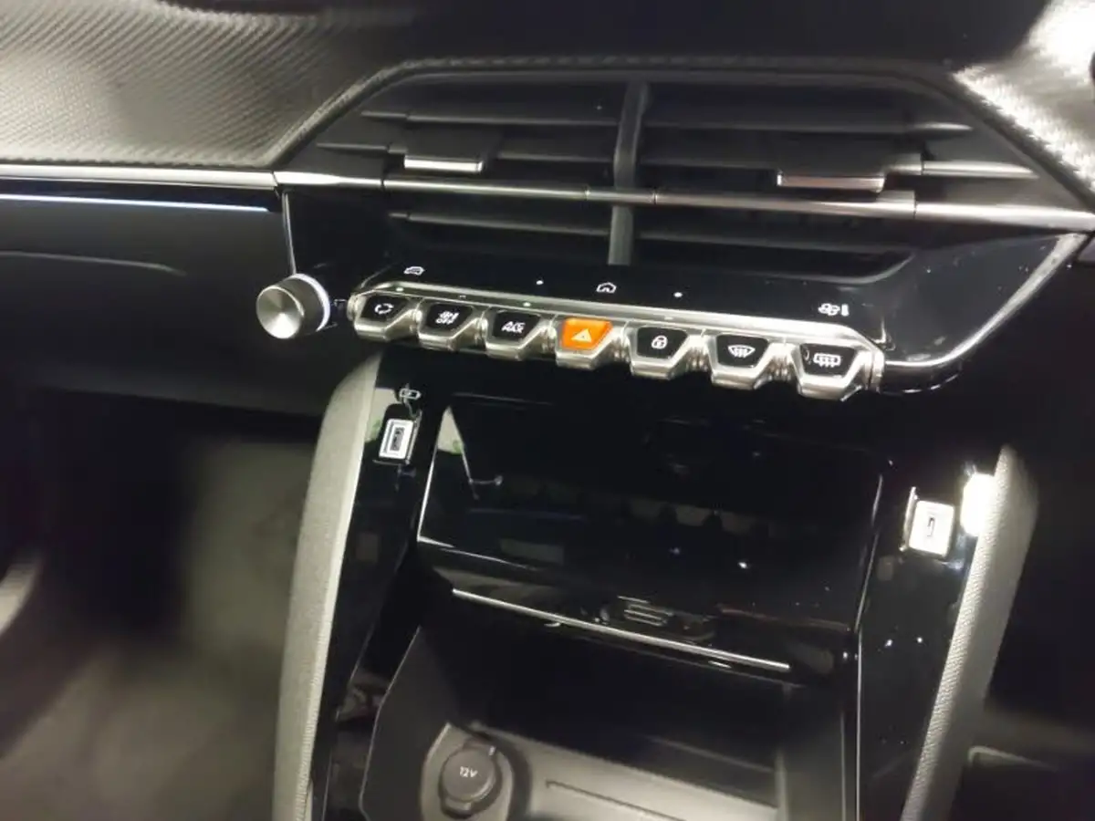 2025-peugeot-2008-suv-e-gt-156ps-54kwh-big-16