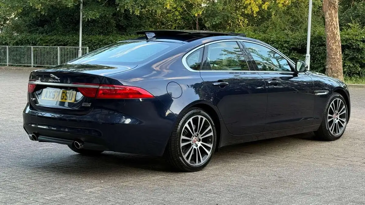2017-jaguar-xf-20td-portfolio-240ps-awd-saloon-4d-1998cc-auto-big-5