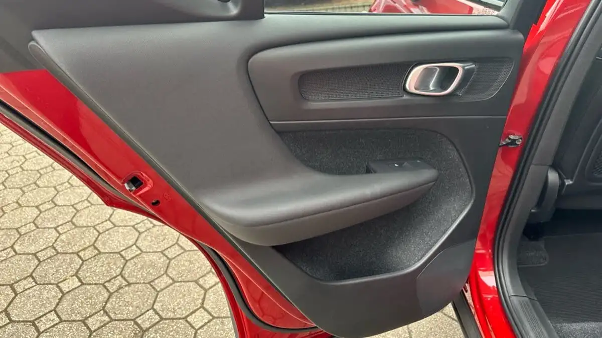 2020-volvo-xc40-15-t3-r-design-geartronic-big-29