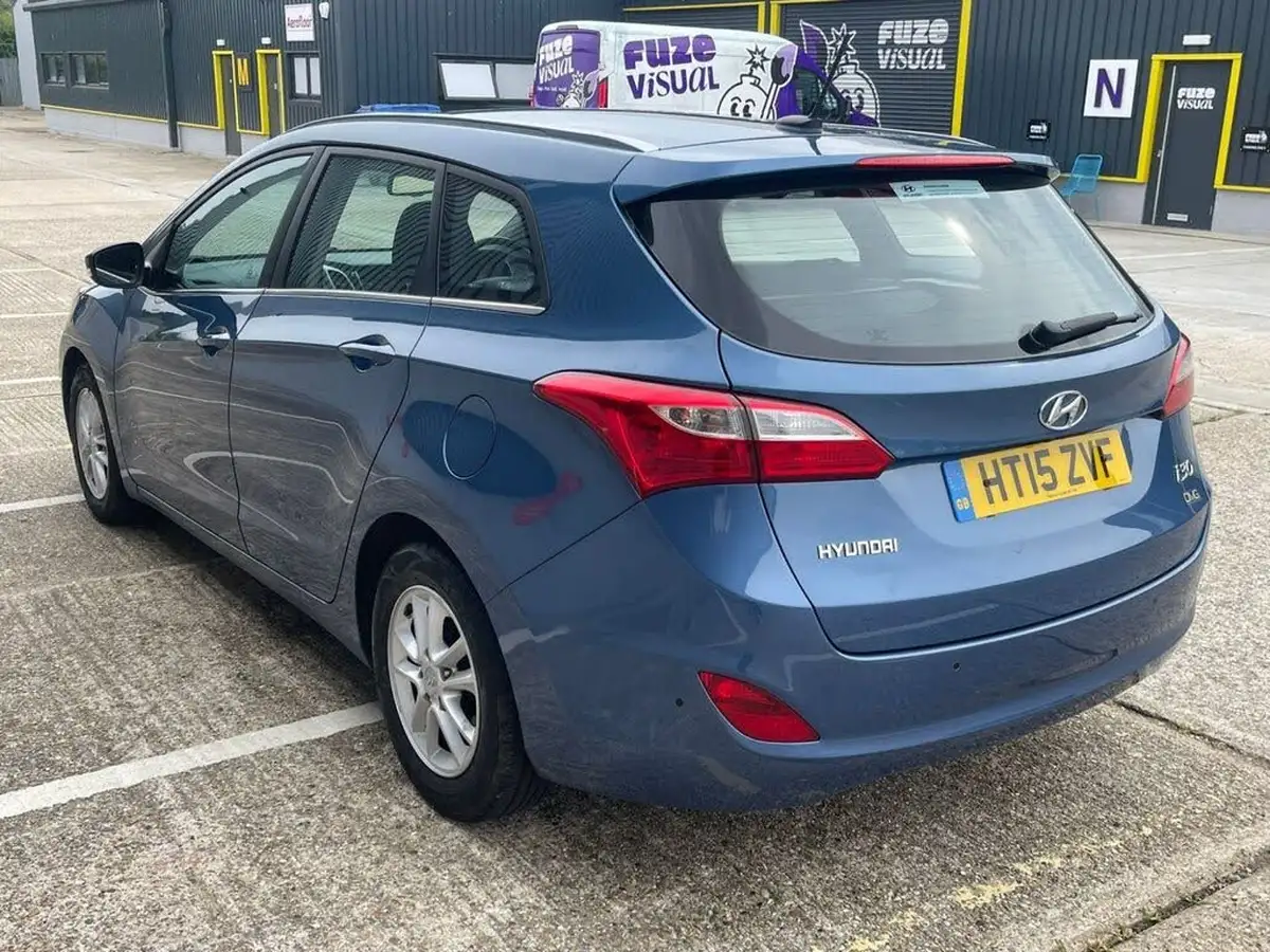 2015-hyundai-i30-16crdi-se-nav-110ps-tourer-big-78