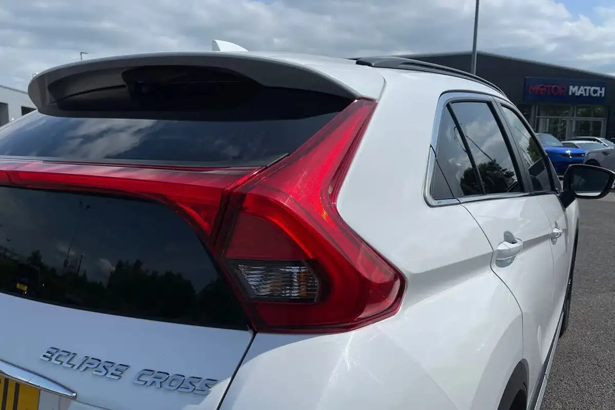 2018-mitsubishi-eclipse-cross-15-4-big-7