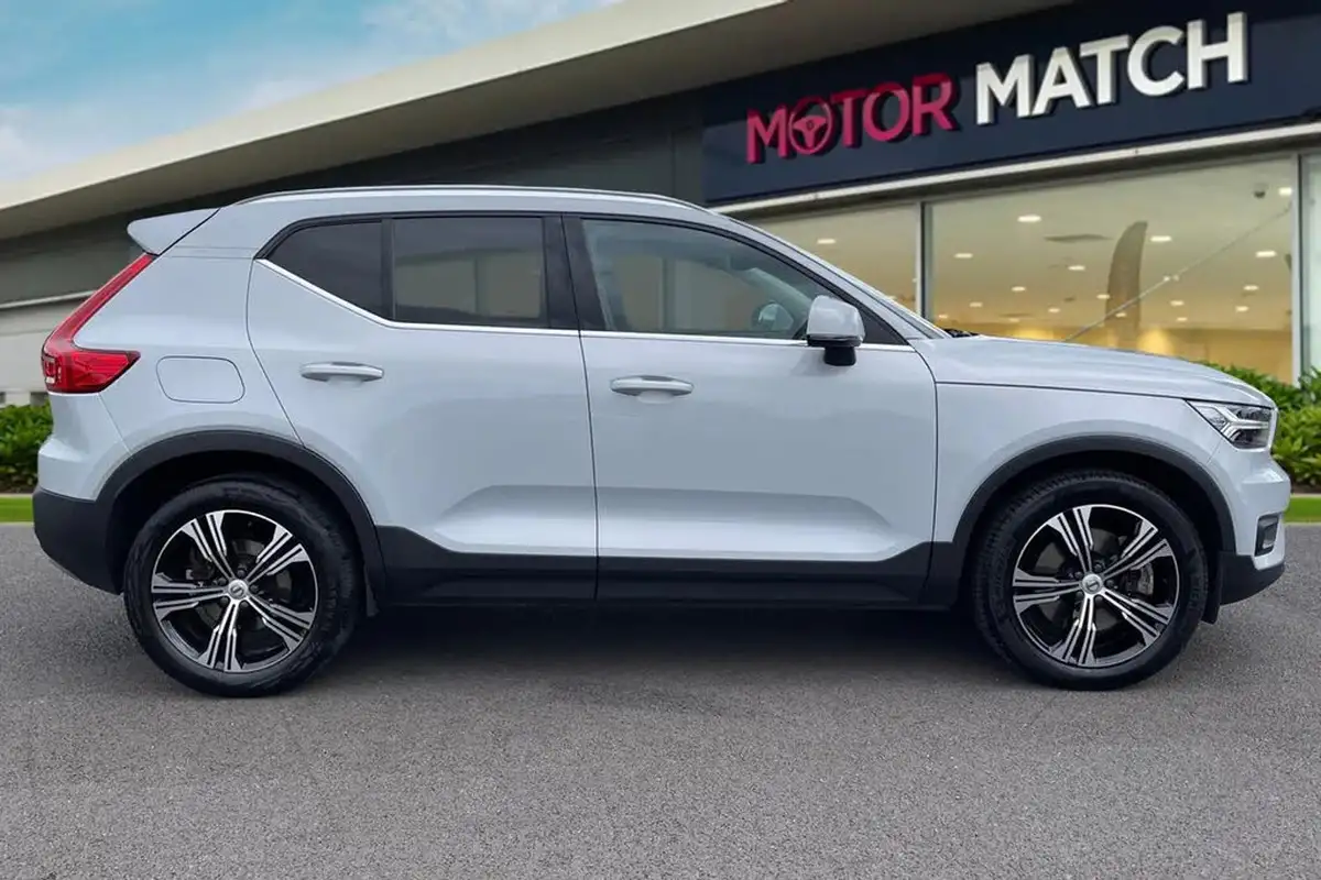 2022-volvo-xc40-15-t5-inscription-pro-big-2
