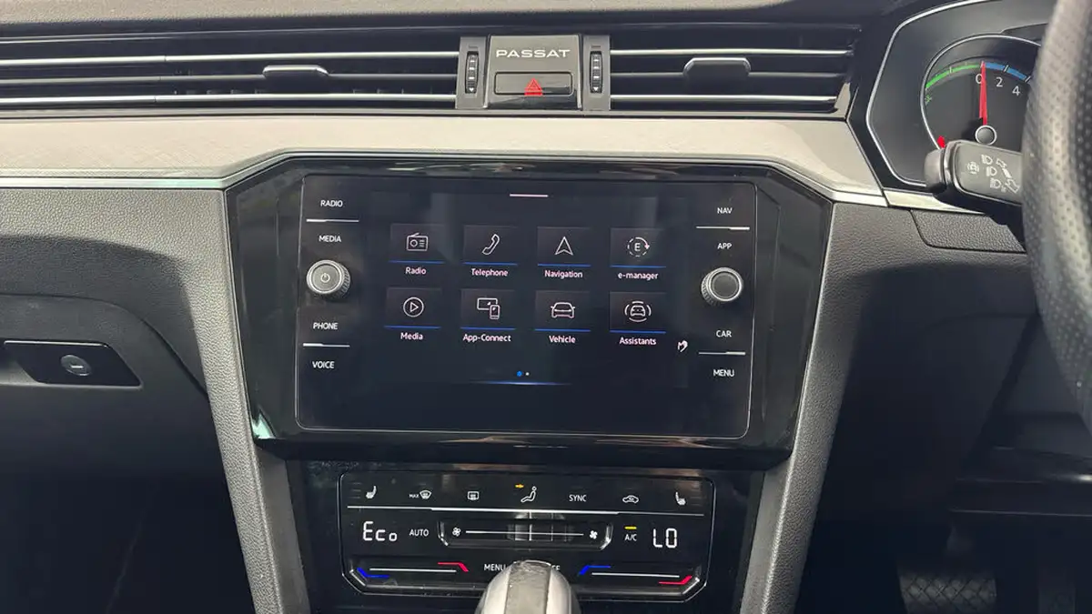 2021-volkswagen-passat-14-tsi-gte-saloon-4d-big-11
