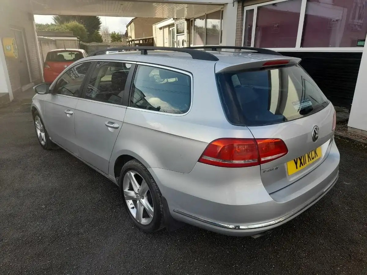 2011-volkswagen-passat-20td-se-estate-5d-big-3