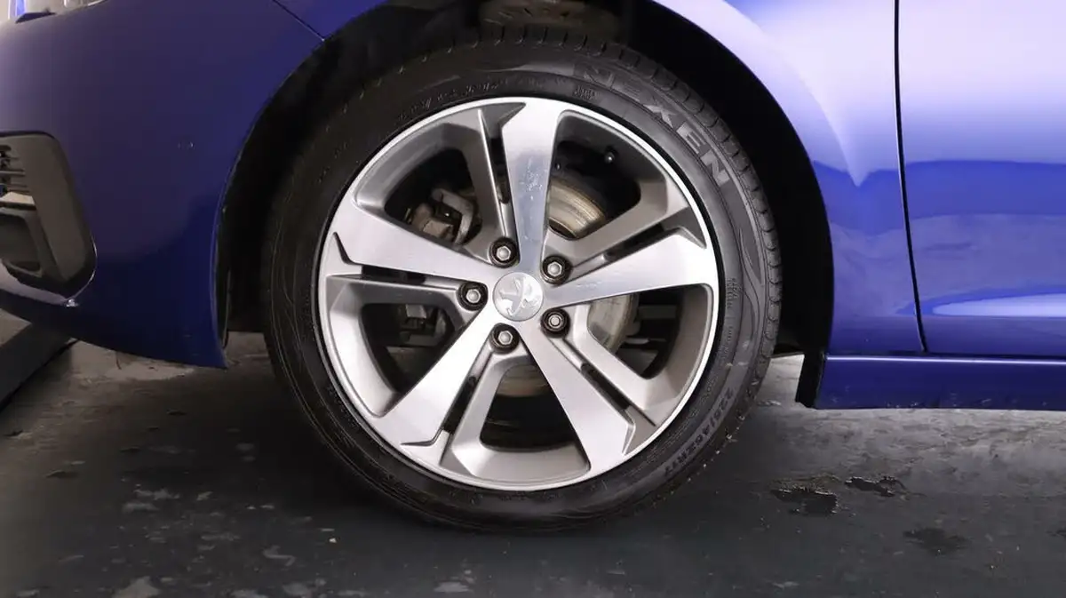 2019-peugeot-308-12-puretech-tech-edition-big-18