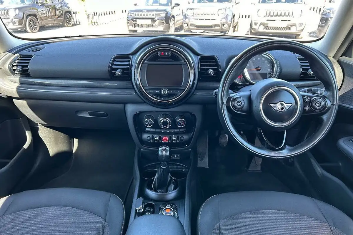 2017-mini-clubman-15-cooper-ss-big-8