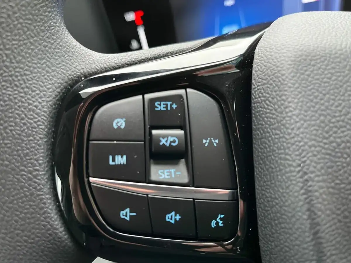 2025-ford-transit-custom-big-23