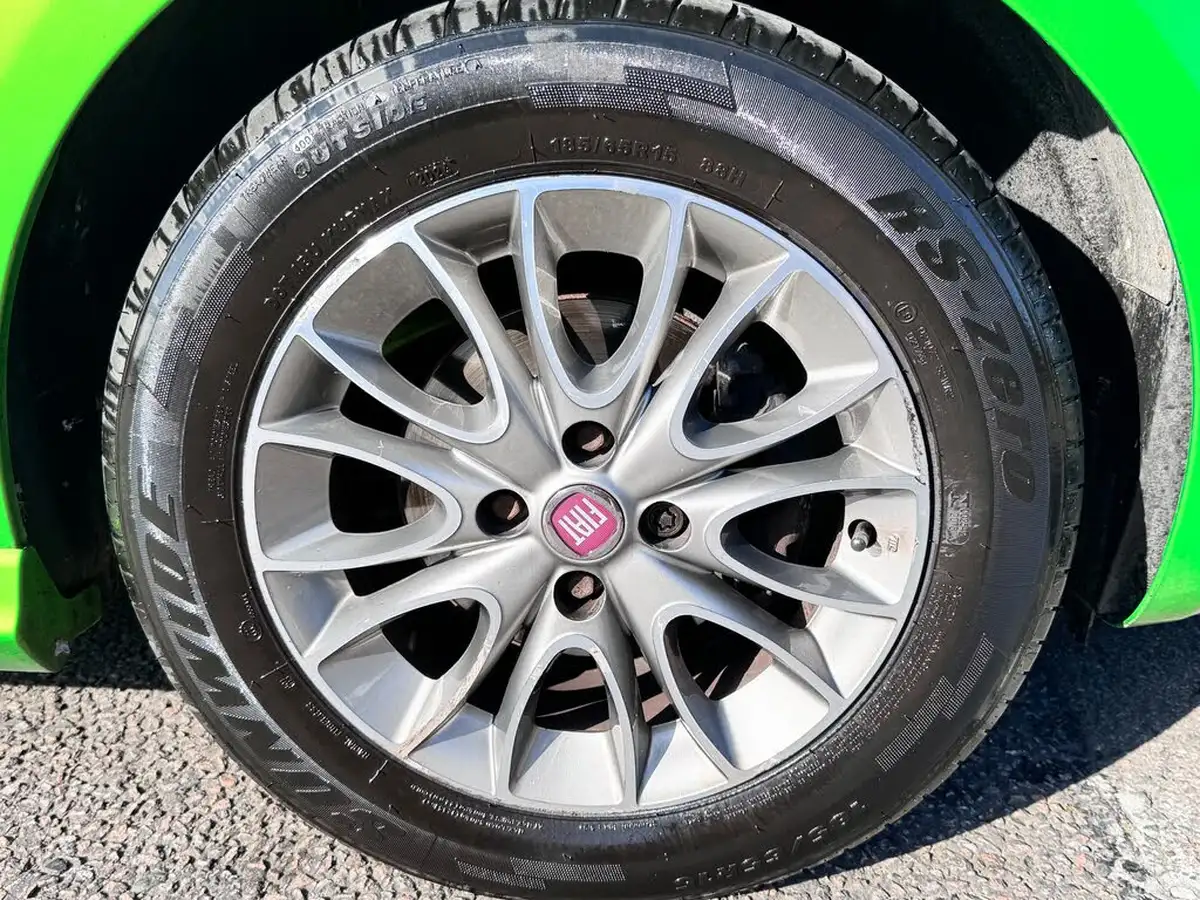 2012-fiat-punto-09-3d-big-25