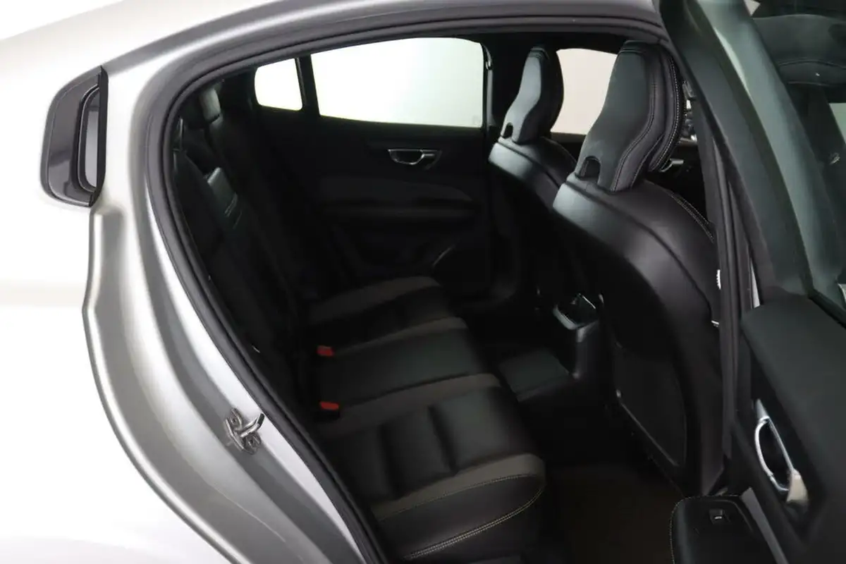 2019-volvo-s60-20-t8-r-design-plus-big-17